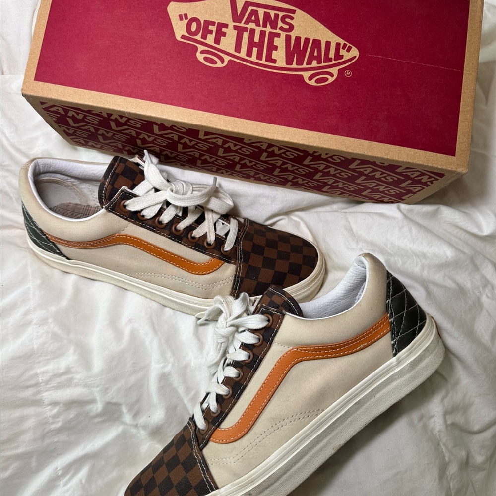Vans Men’s Old Skool Low-Top Sneakers (Men’s 8.5/ Womens 10)